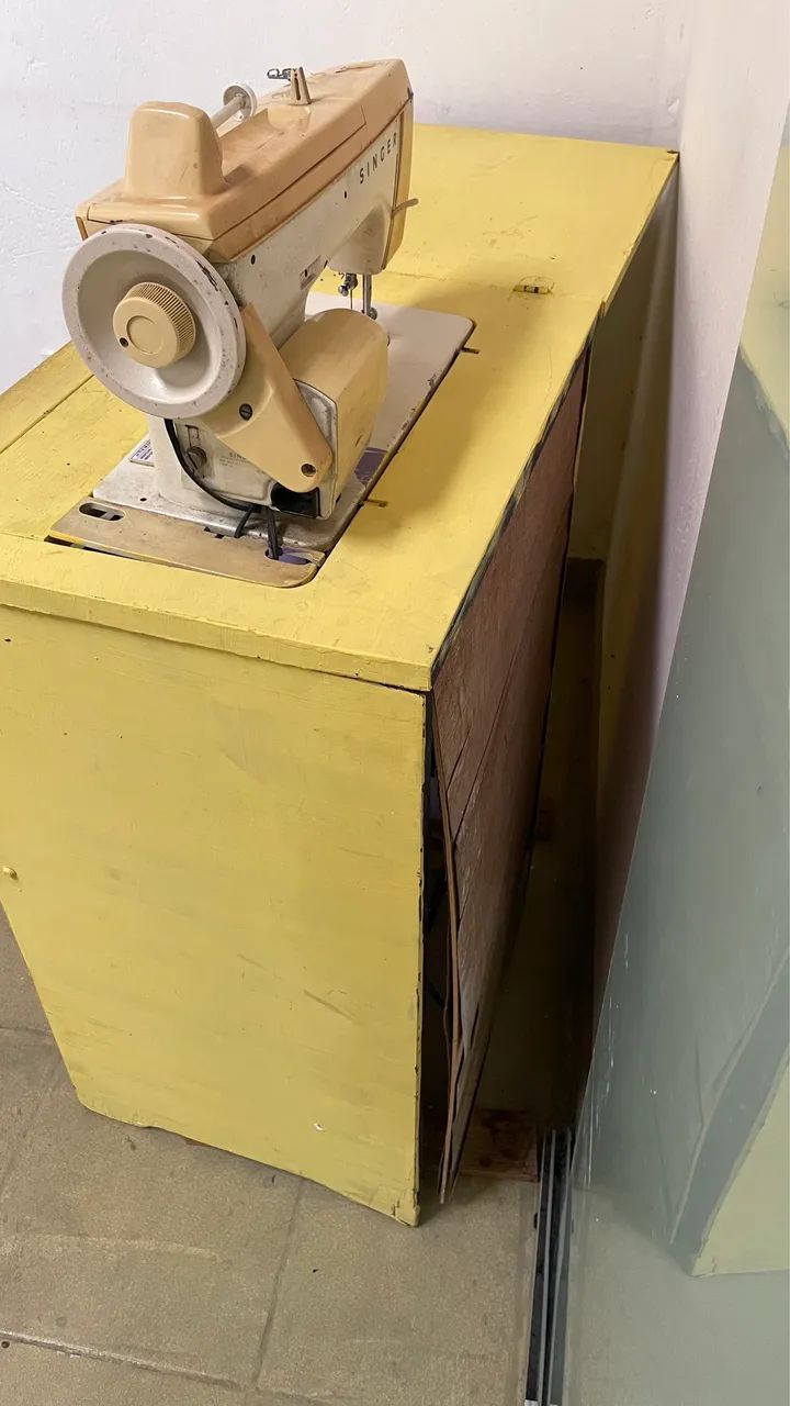 Máquina de costura e mesa - Foto 5