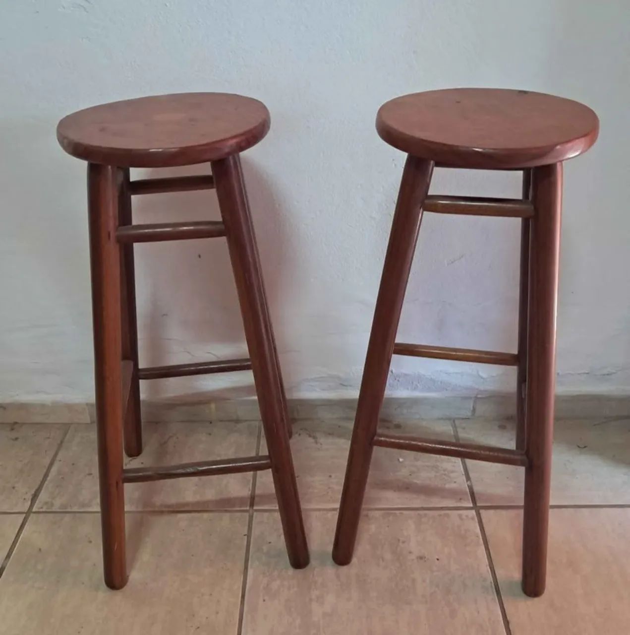 2 Banquetas Com 71 Centímetros De Altura 