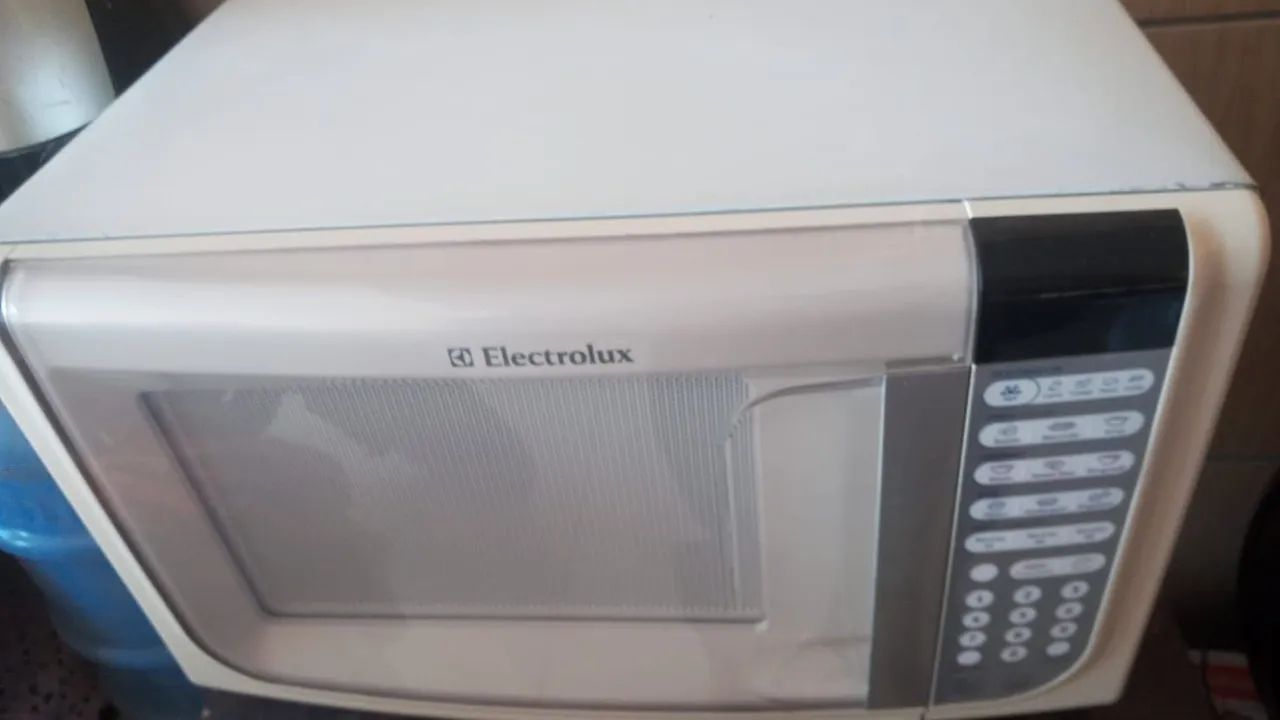 Microondas Eletrolux 30L litros Branco  - Foto 5