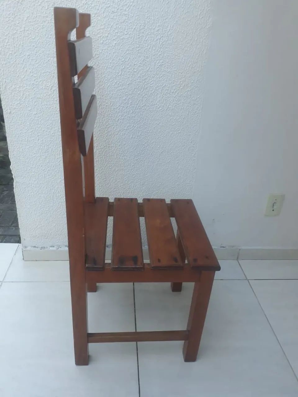 Cadeira de madeira de lei  - Foto 2