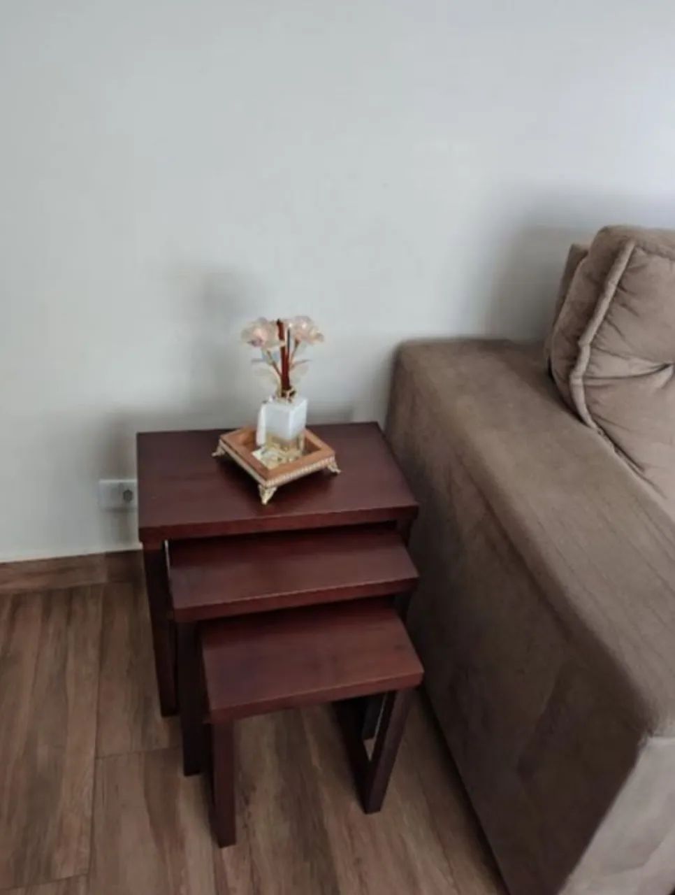 Conjunto mesinhas de madeira maciça - Foto 2