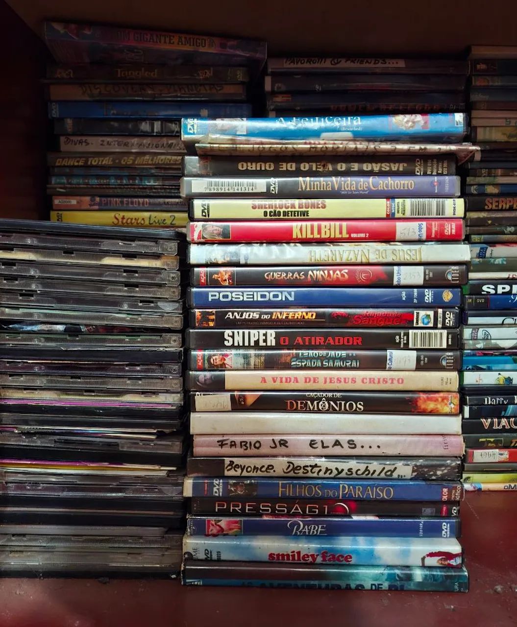 Vendo coleção de DVDs e CDs  - Foto 3