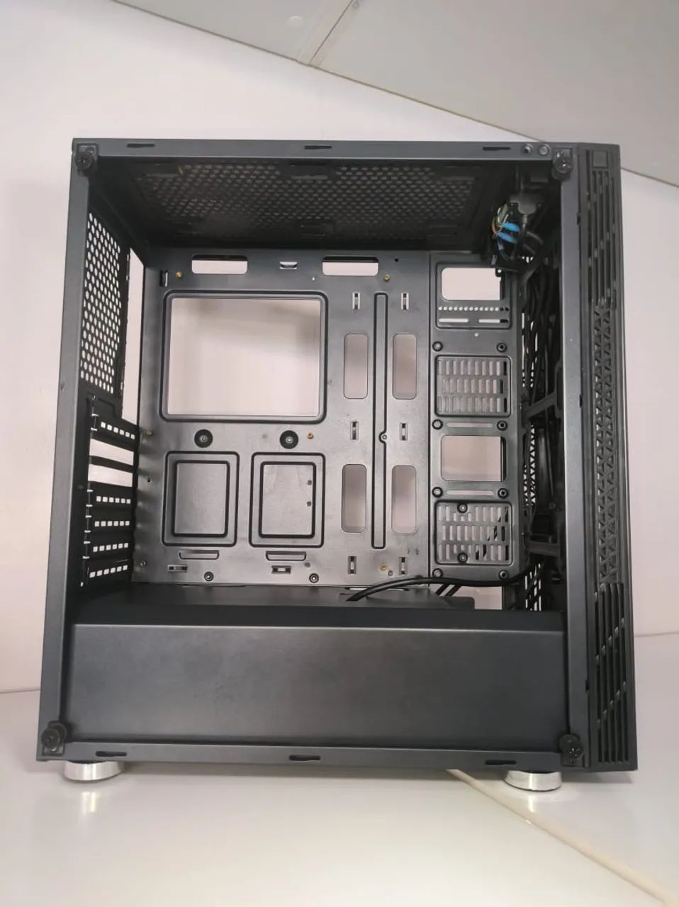 Gabinete Mid Tower - Foto 2
