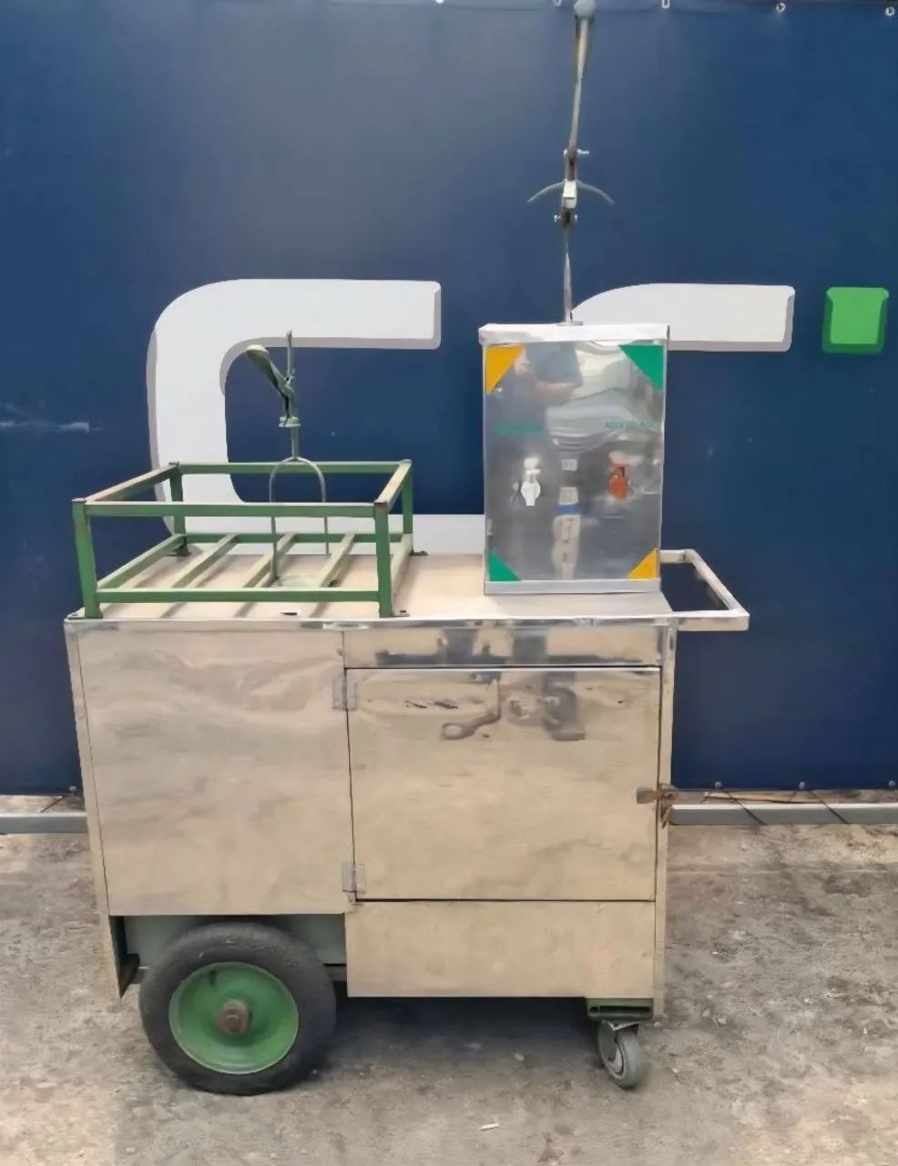 Carrinho de Água de Coco em Inox