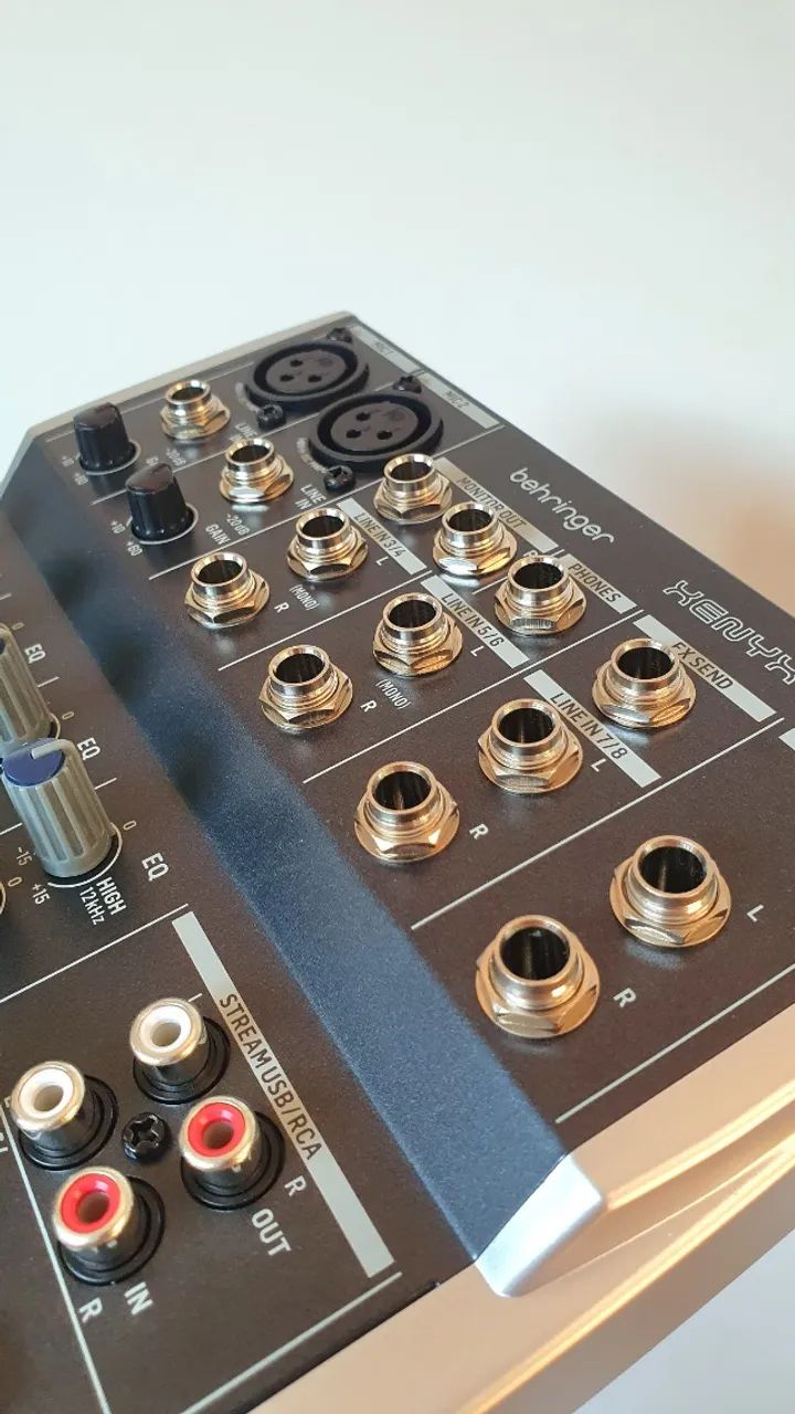 Mesa de som Behringer Xenyx 802S - Foto 4