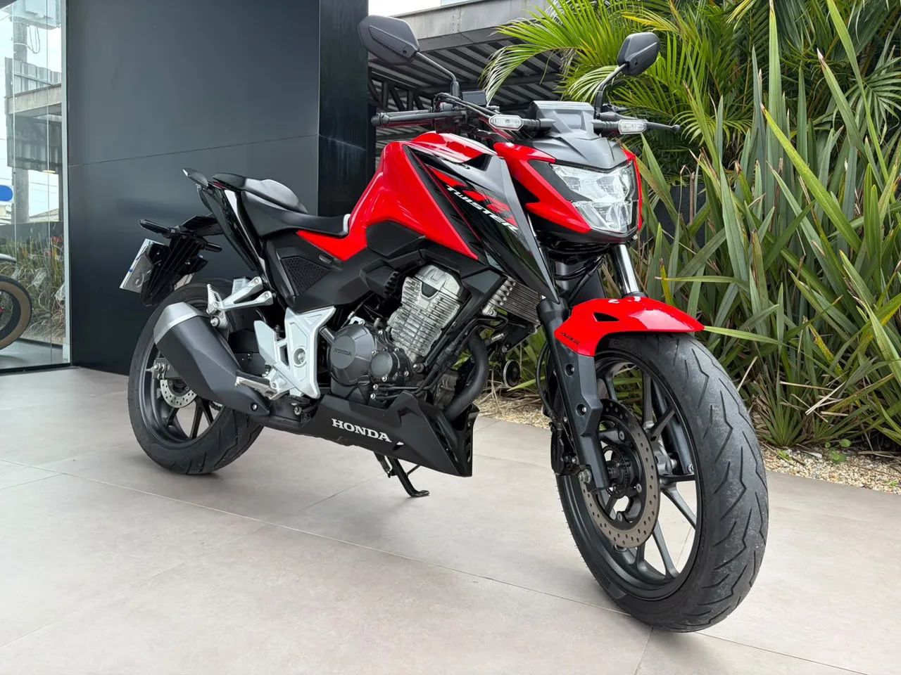 HONDA CB300F