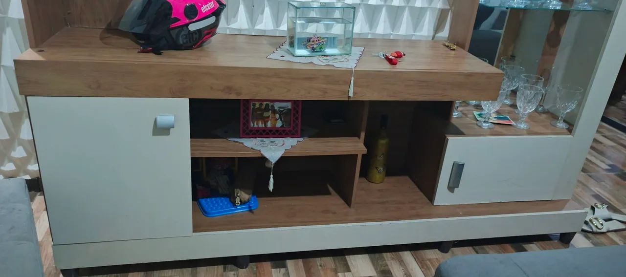 Vendo uma estante de sala com pasteleira de vidro bem conservado  - Foto 2