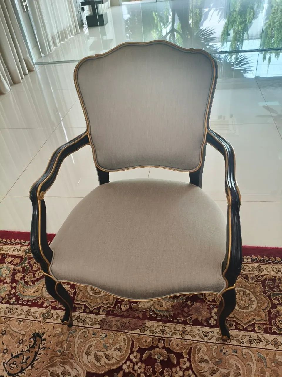 Cadeira estilo Luiz XV 