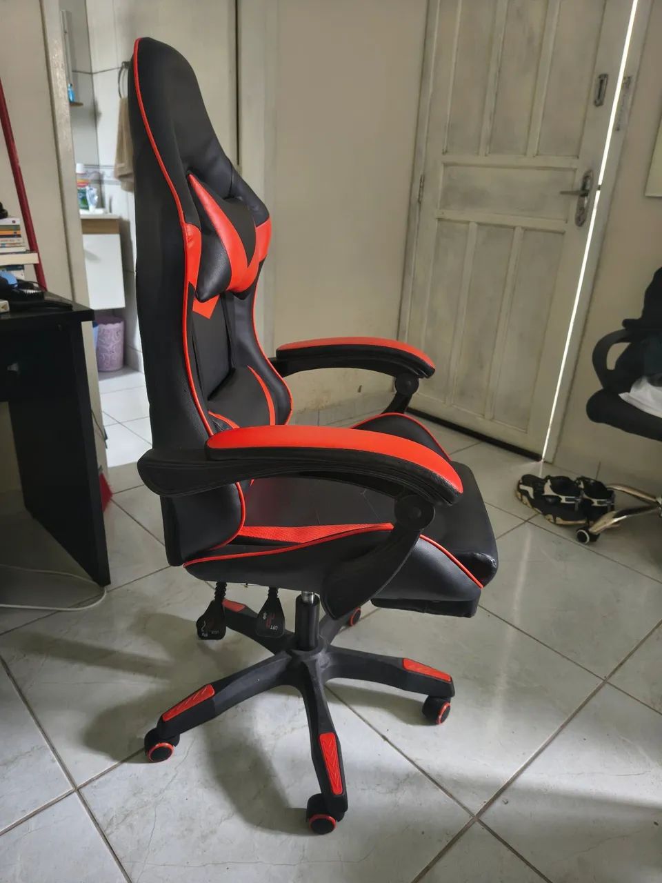 Cadeira Gamer estado de nova - Foto 3