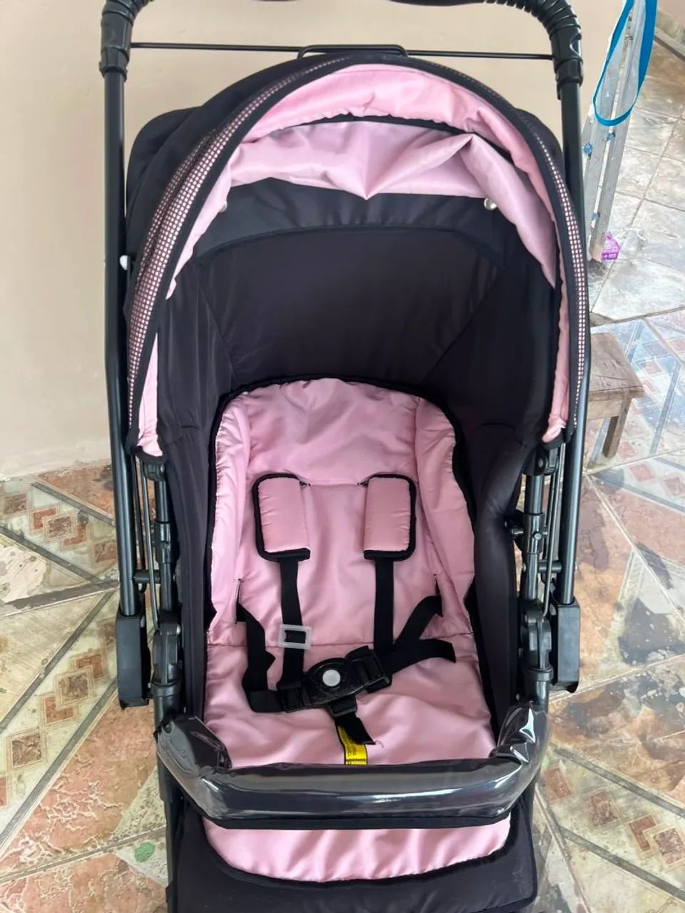 Vendo carrinho de bebe semi novo - Foto 2