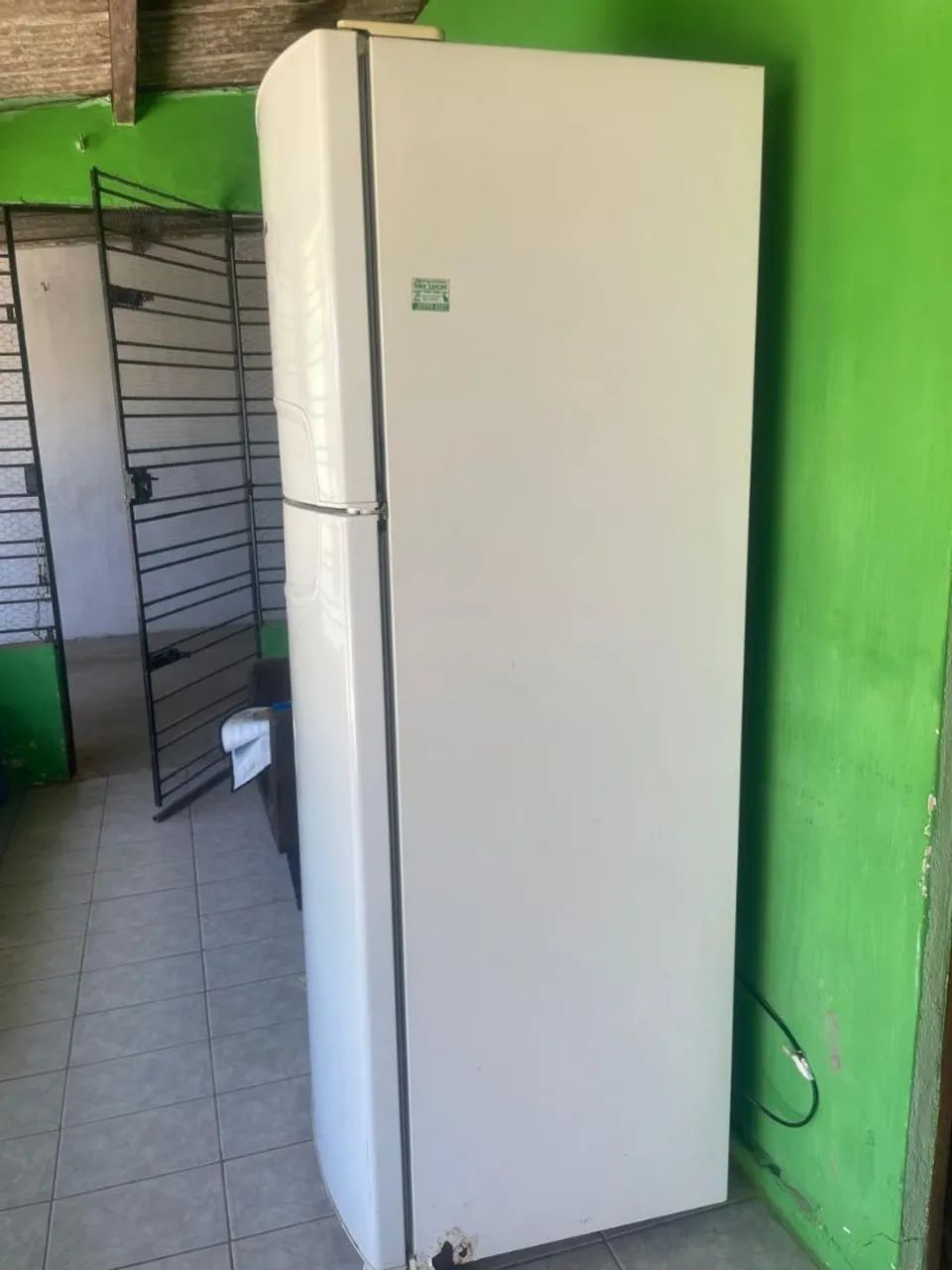 Geladeira Consul, parte de baixo só esfriando encima gela perfeitamente! Valor negociável - Foto 3