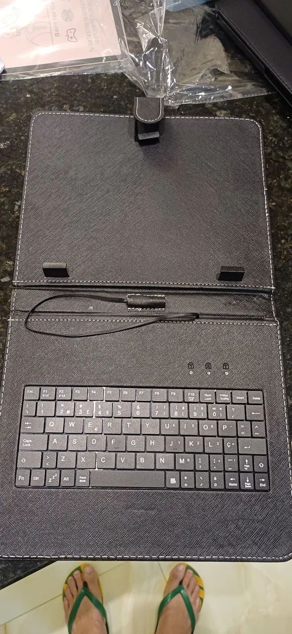 Capa universal de tablet com teclado