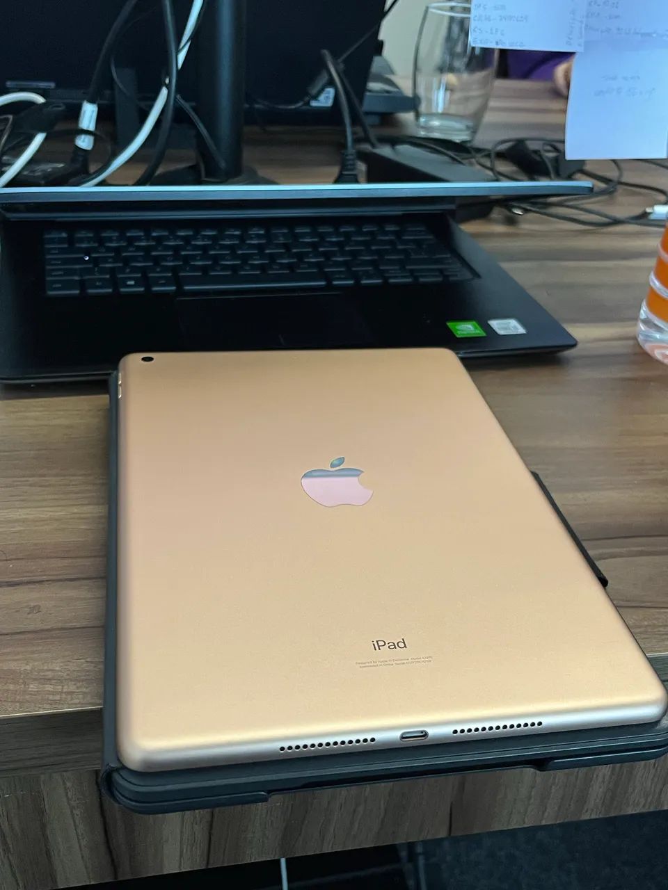 Ipad 8 32gb + Teclado Logitech original - Foto 5