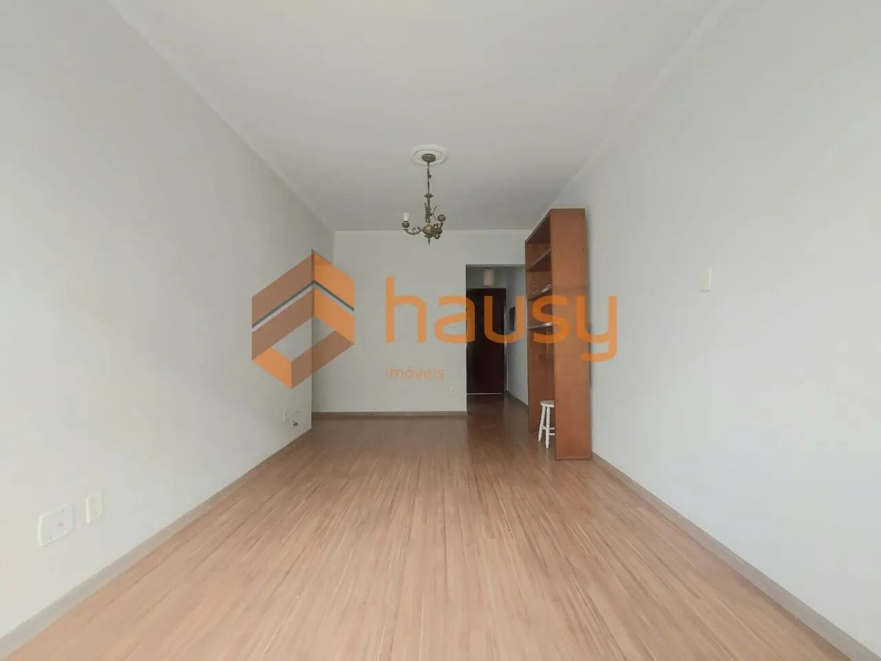 VILA MARIANA!!! Apartamento Amplo com 2 Suítes, 01 vaga!!!