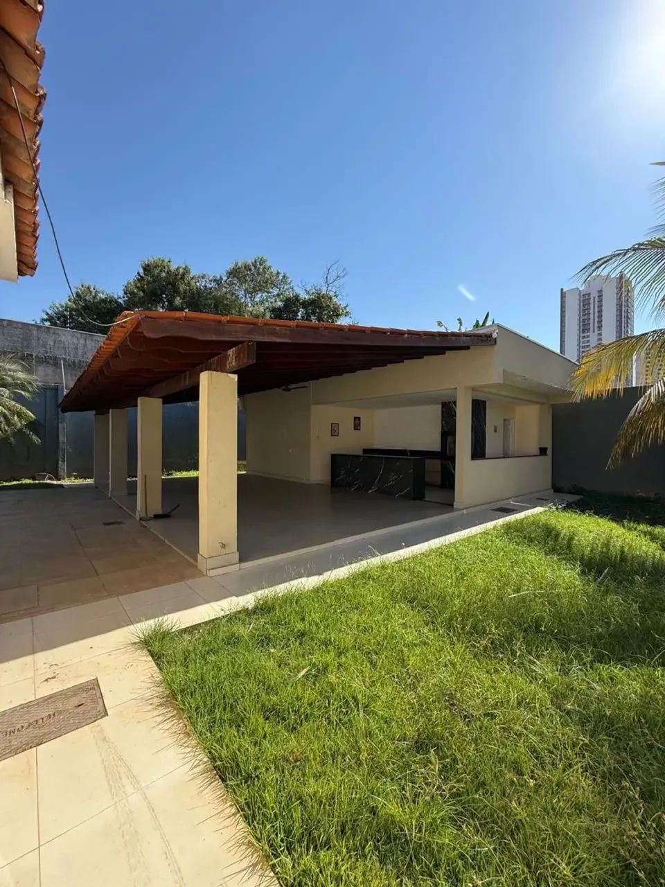 Casa térrea avenda com 220 m2, 840 m2 de terreno com 4 quartos em Jardim Cuiabá - Cuiabá - - Foto 3