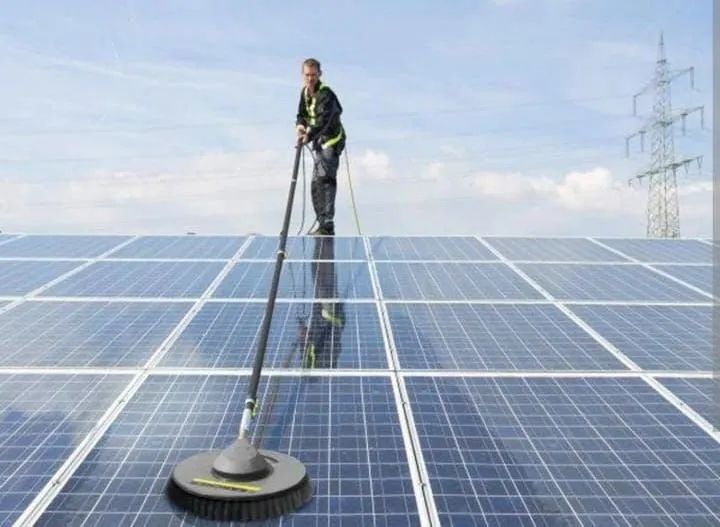 Limpeza de placas solares