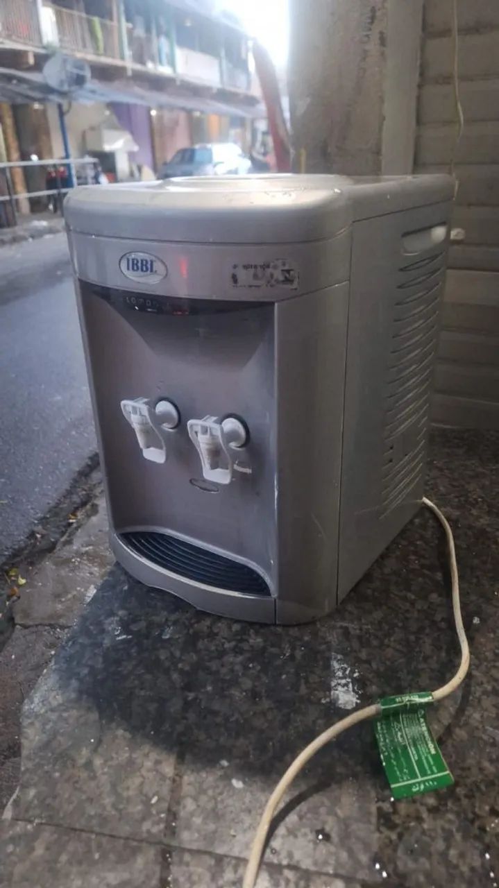 Bebedouro de mesa 300 reais 