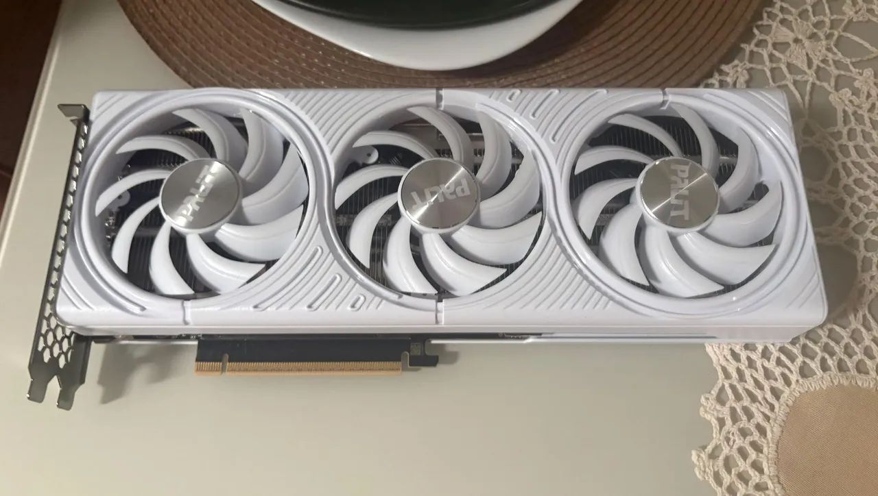 RTX 5070 PALIT WHITE