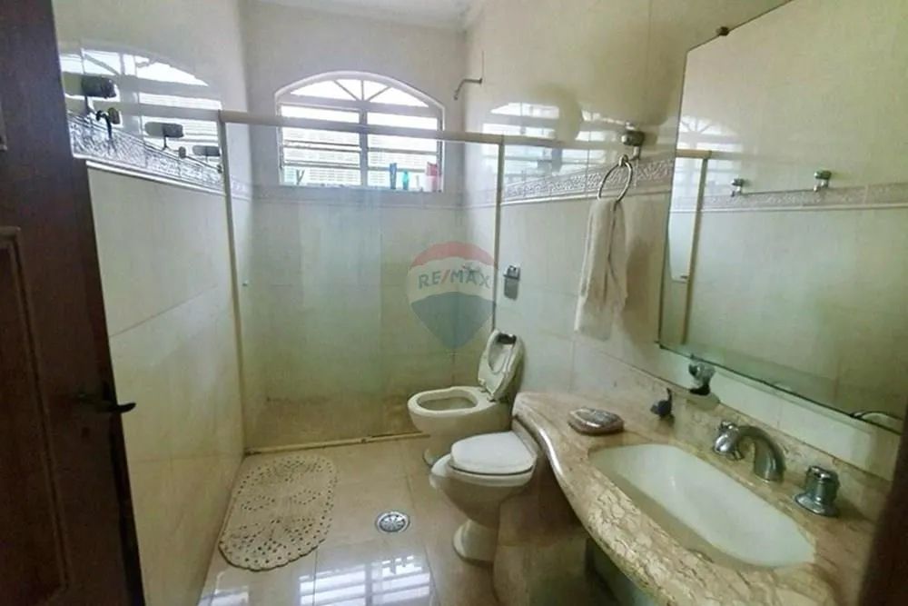 RE/MAX aluga imóvel comercial e/ou residencial, 250 m², com 5 quartos (3 suítes), 3 vagas, - Foto 10