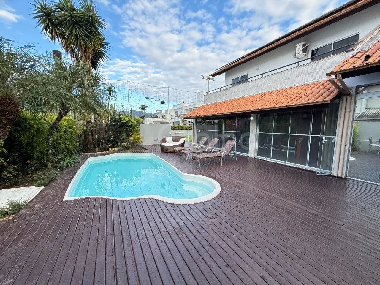 Casa de 370m² com 4 quartos sendo 3 suítes no Saco Grande - Foto 4