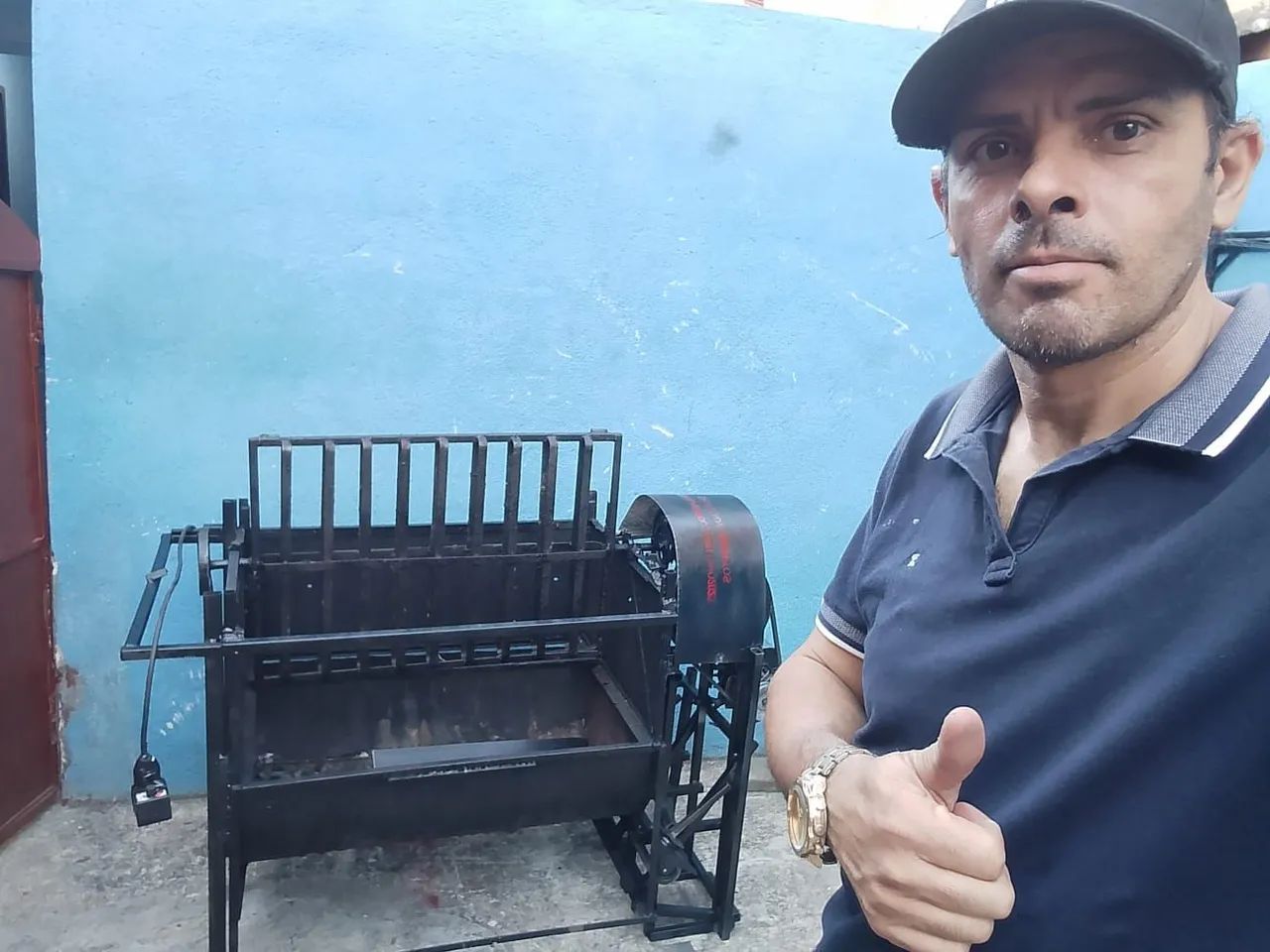 Churrasqueira com eixo giratório para assar costelão e leitão com sistema especial. - Foto 3