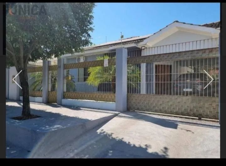 Alugo casa alto padrão 