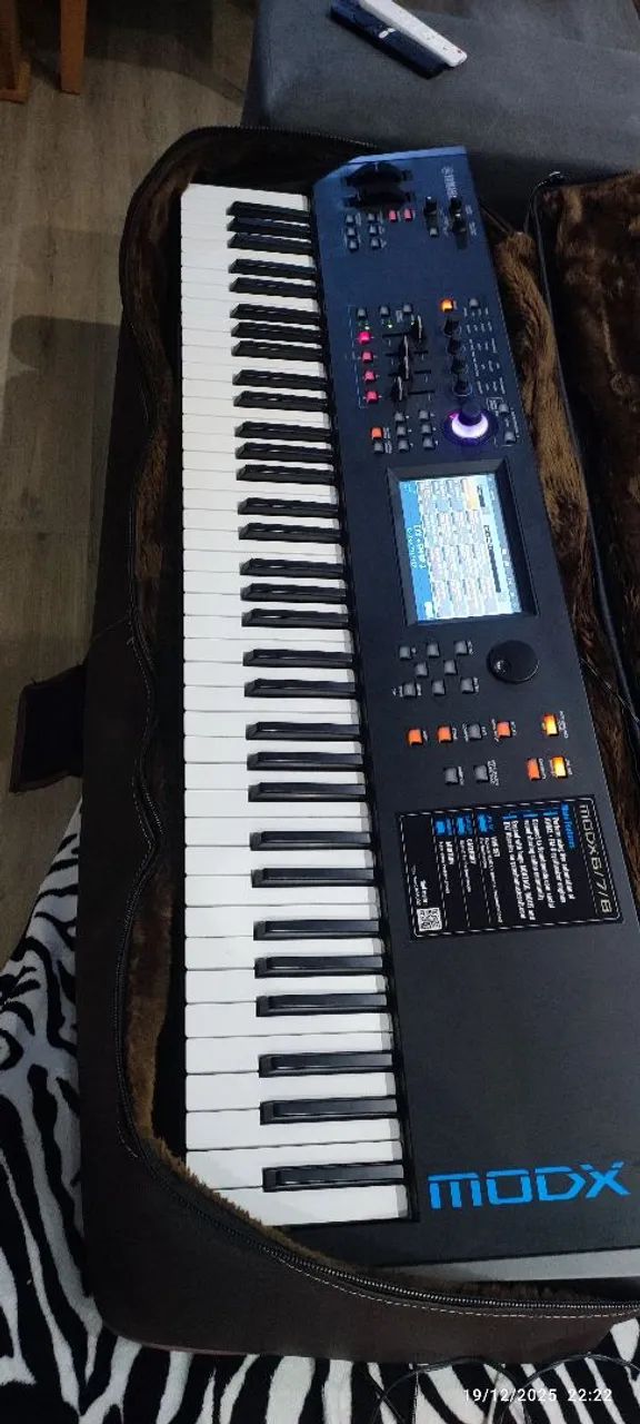 YAMAHA MODX7  - Foto 2