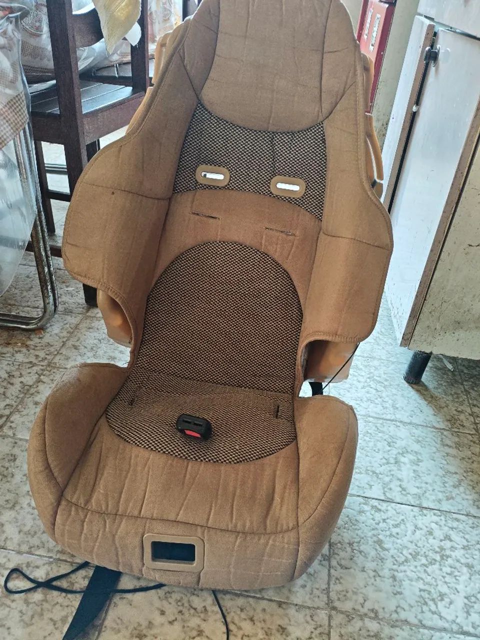 Cadeirinha infantil semi nova 