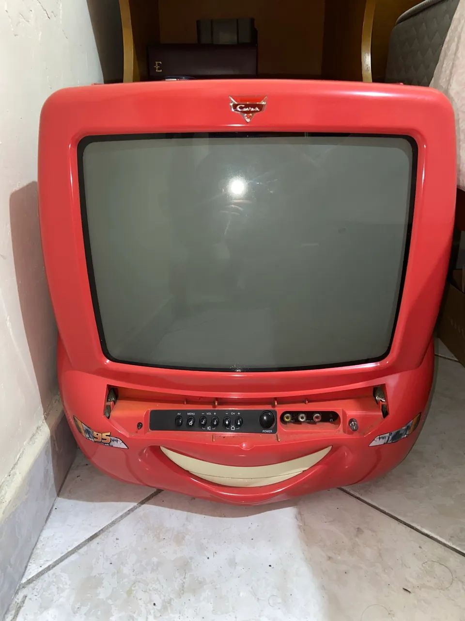 Televisão relíquia  relâmpago MCQUEEN