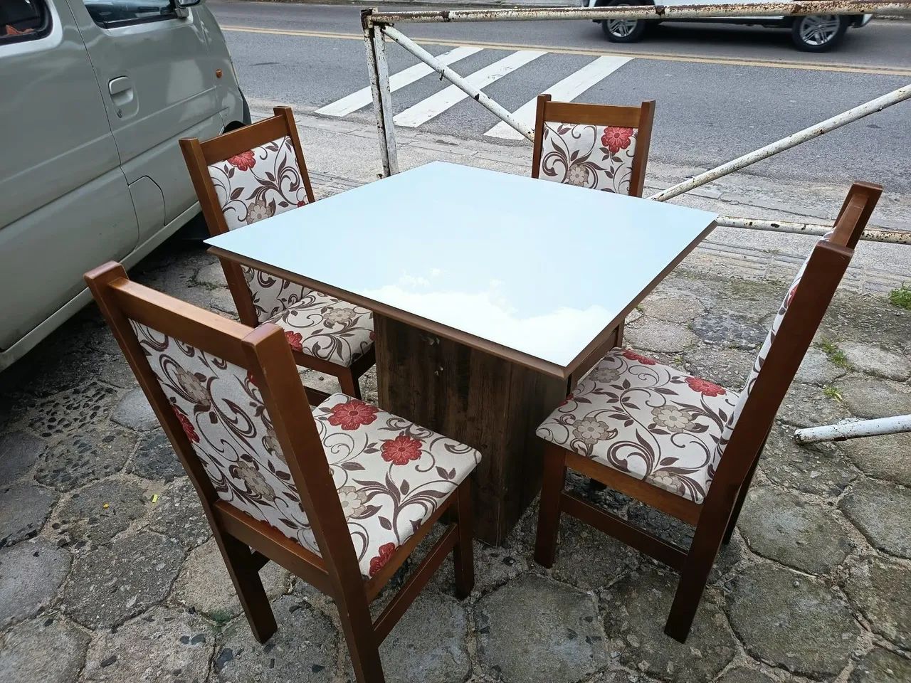 MESA DE VIDRO COM 4 CADEIRAS  - Foto 5