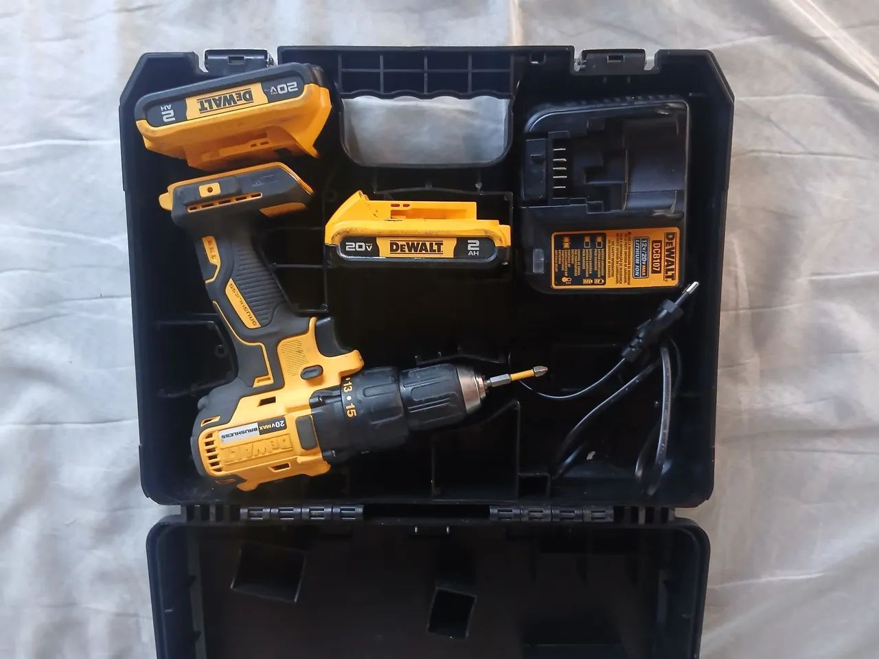 Parafusadeira  DeWalt  - Foto 2