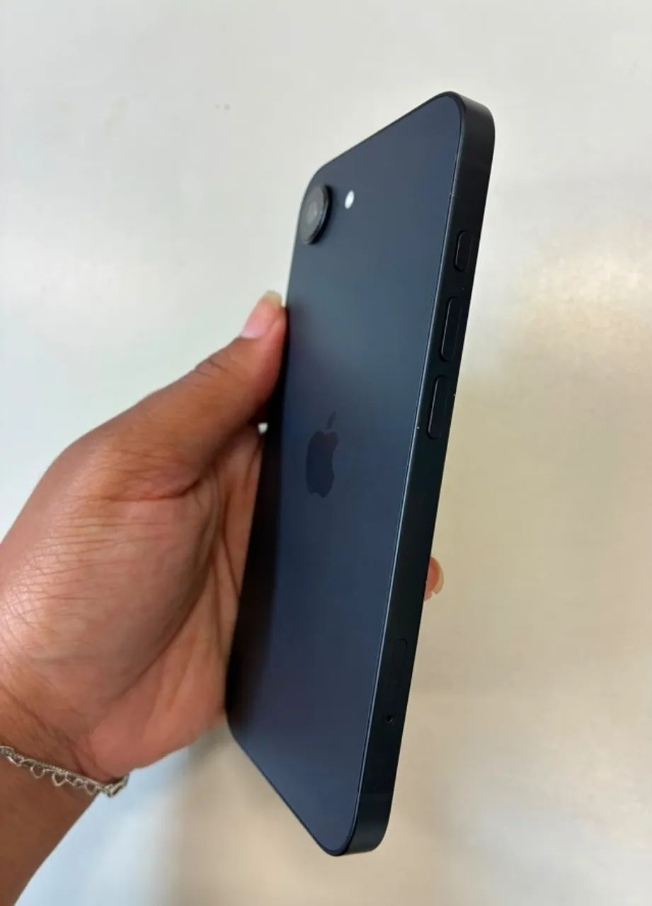 iPhone 16e 128GB Preto - Bateria 96% - Foto 3