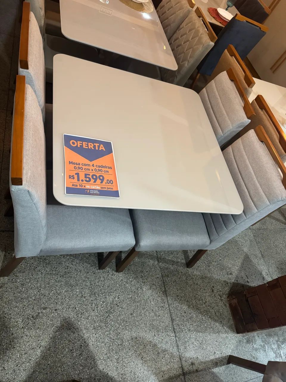 Mesa 4 cadeiras madeira maciça  - Foto 4