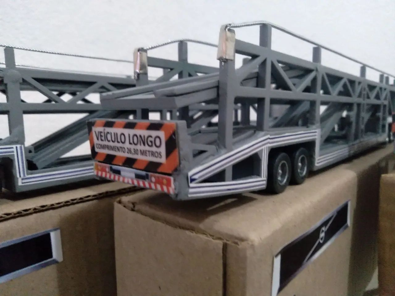 Miniatura Caminhão Cegonha Volvo Escala 1/64 - Foto 3