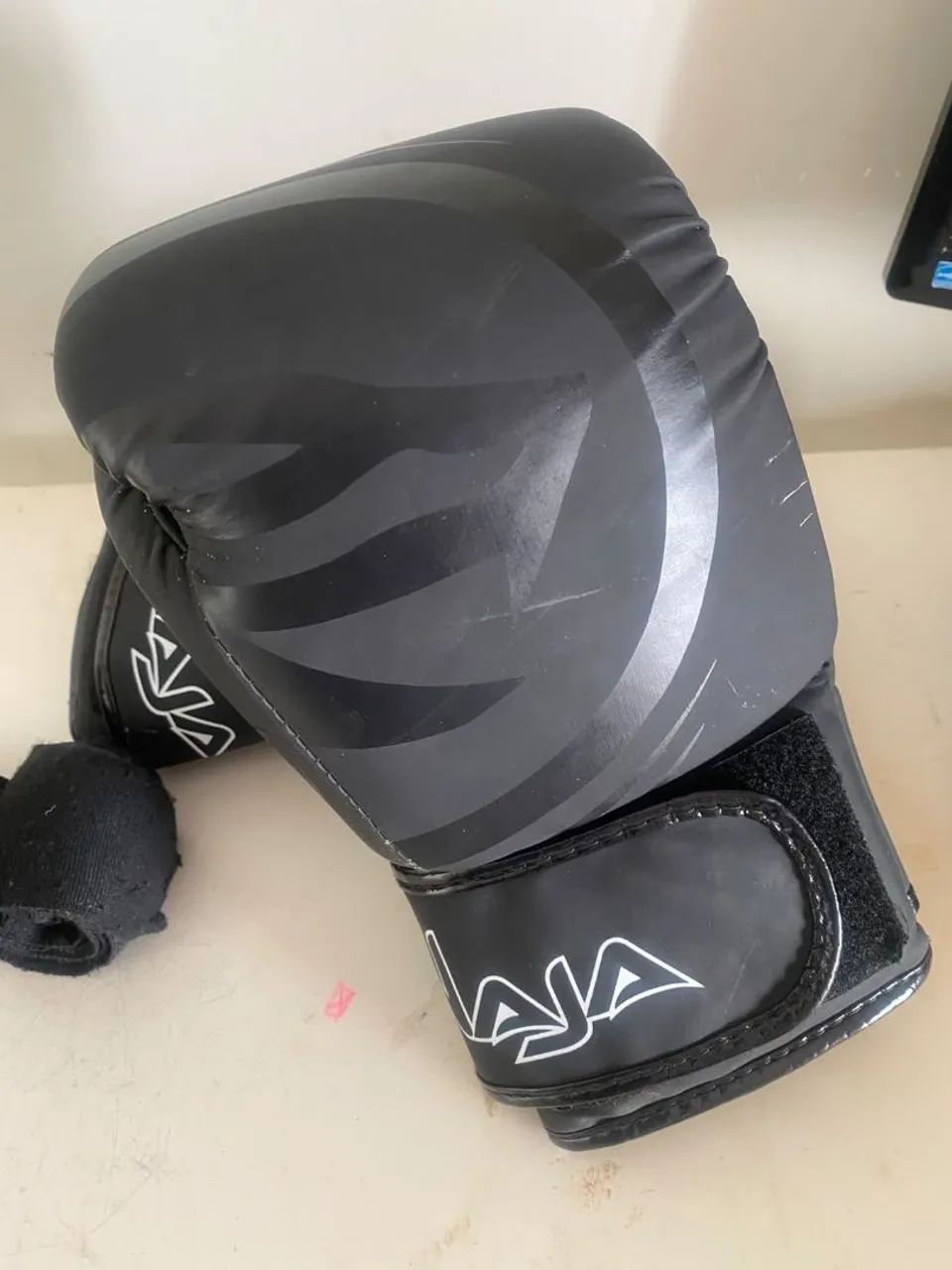 Luvas de boxe com faixa para mão