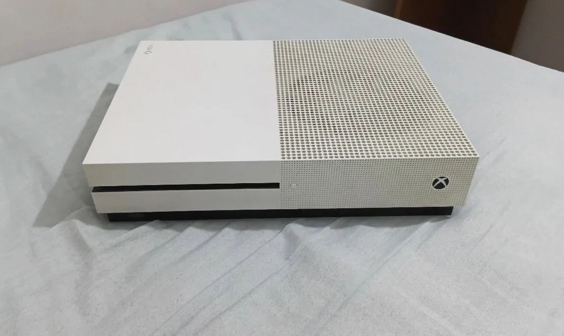 Xbox one s 1TB (sem controle) (reservado)