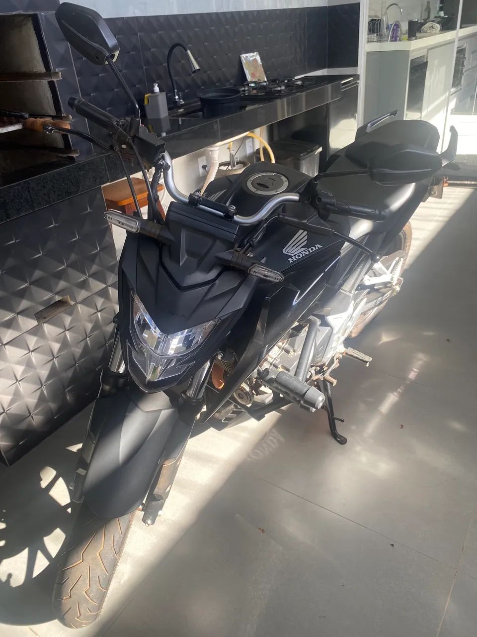 CB 300F 2025