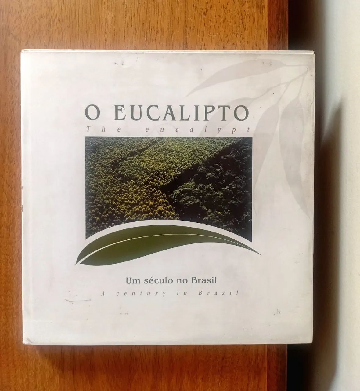 Livro O Eucalipto Um século no Brasil