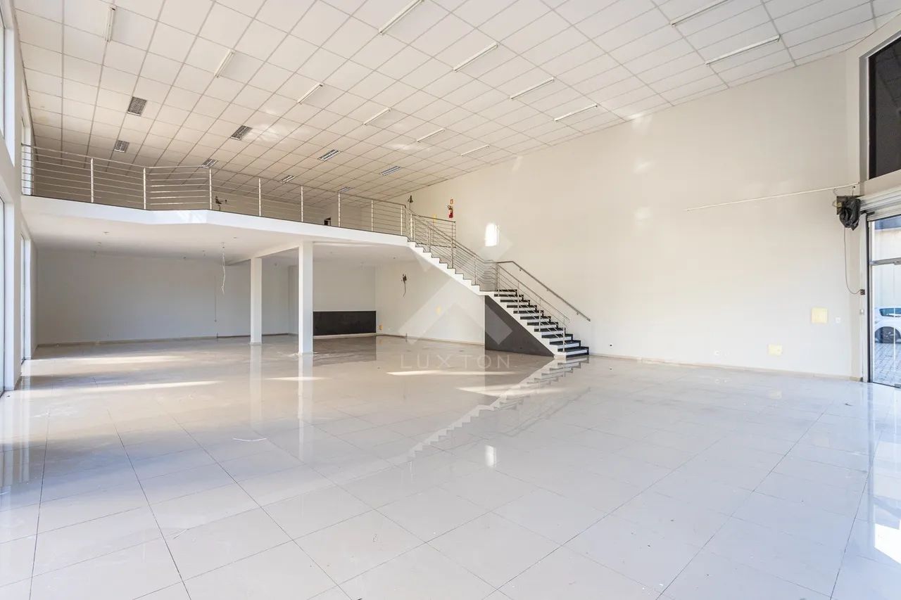 Ponto Comercial com 312m² com 10 vagas