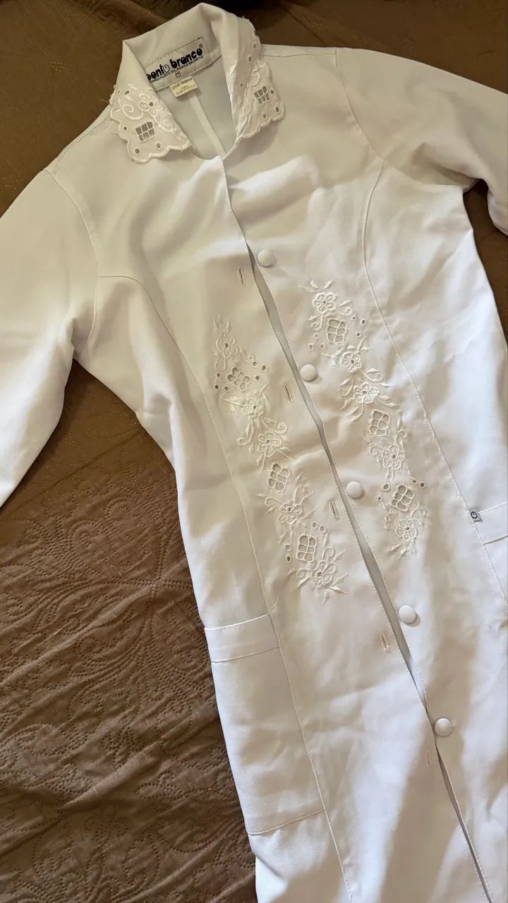 Jaleco branco com bordado renda - Foto 2