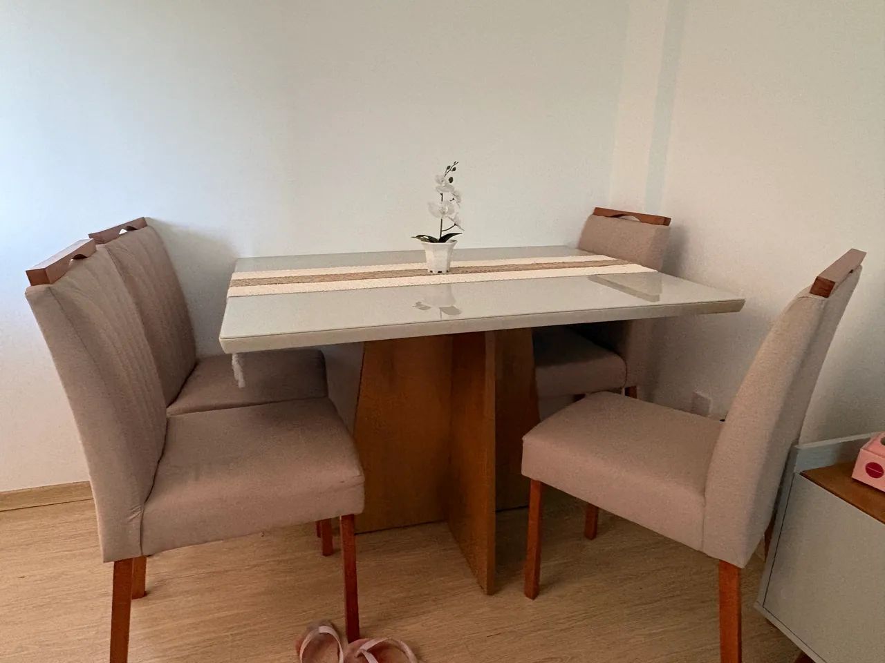 Mesa com 4 cadeiras 