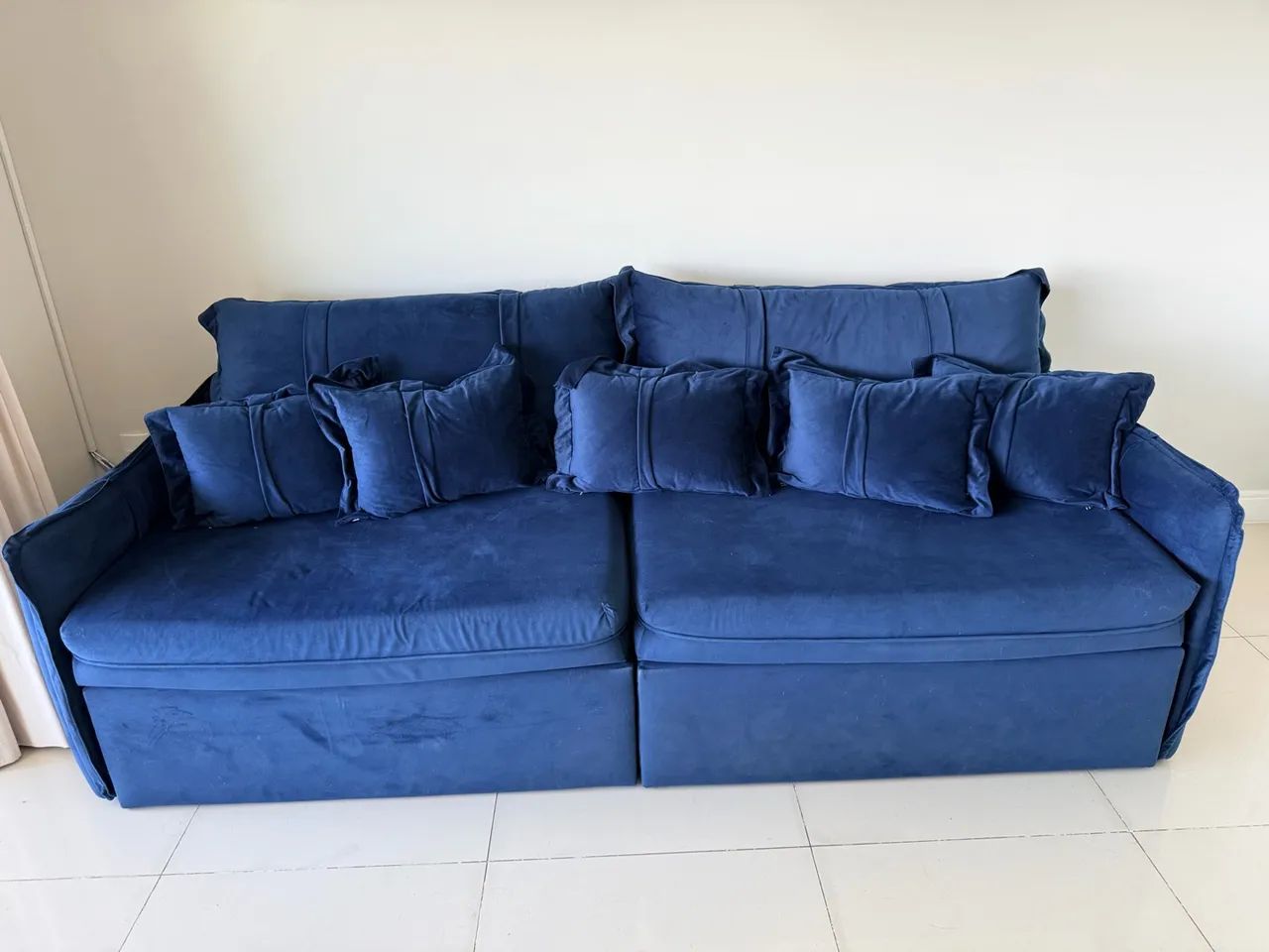 Sofá retrátil 4 lugares Confortável e Moderno.