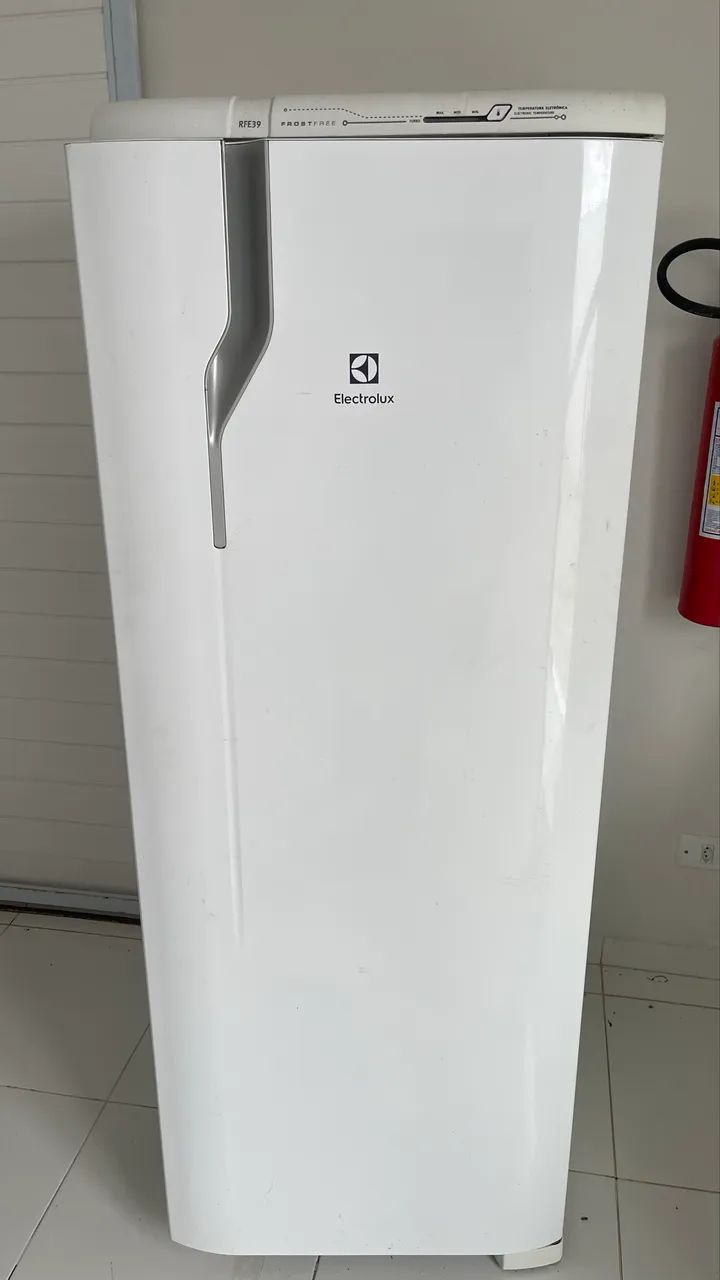 Geladeira Electrolux  RFE39 - 322 Litros -  usada - Foto 2