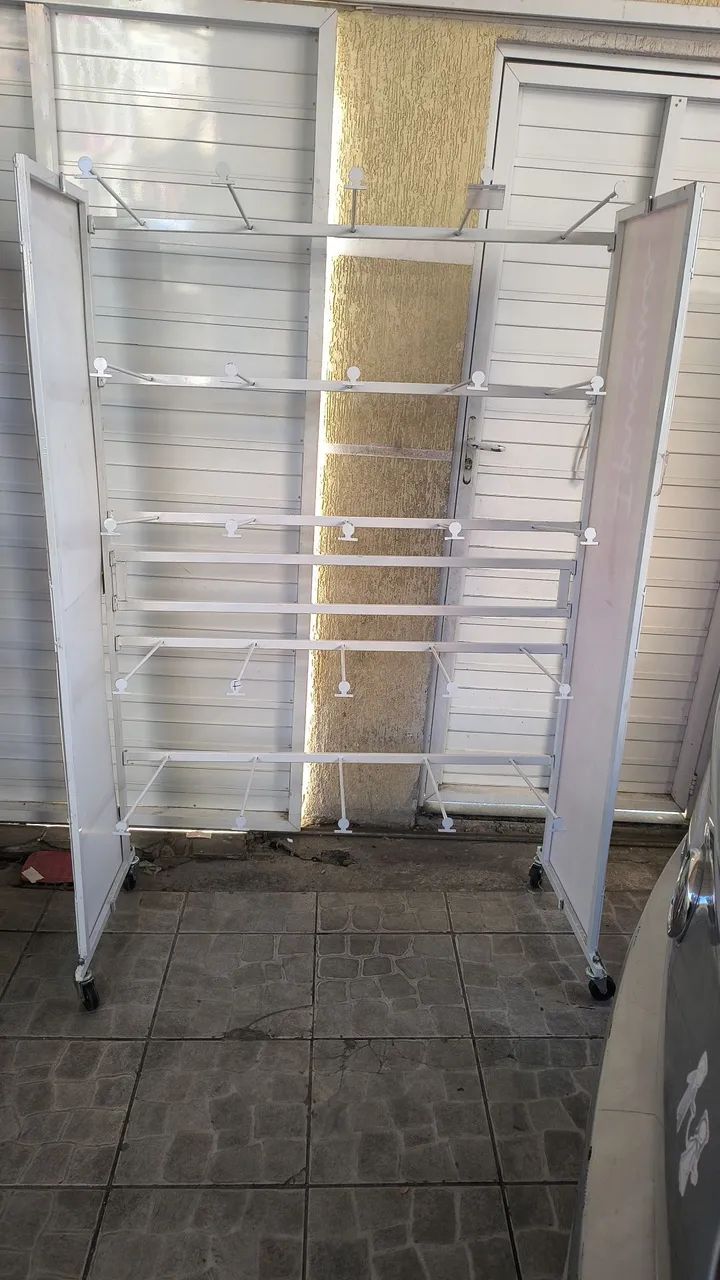 Vendo expositor Ipanema com rodinhas R$220 cada. Retirada em Realengo 