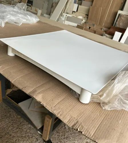 Mesa desmontável em plástico com encaixe - cor branca
