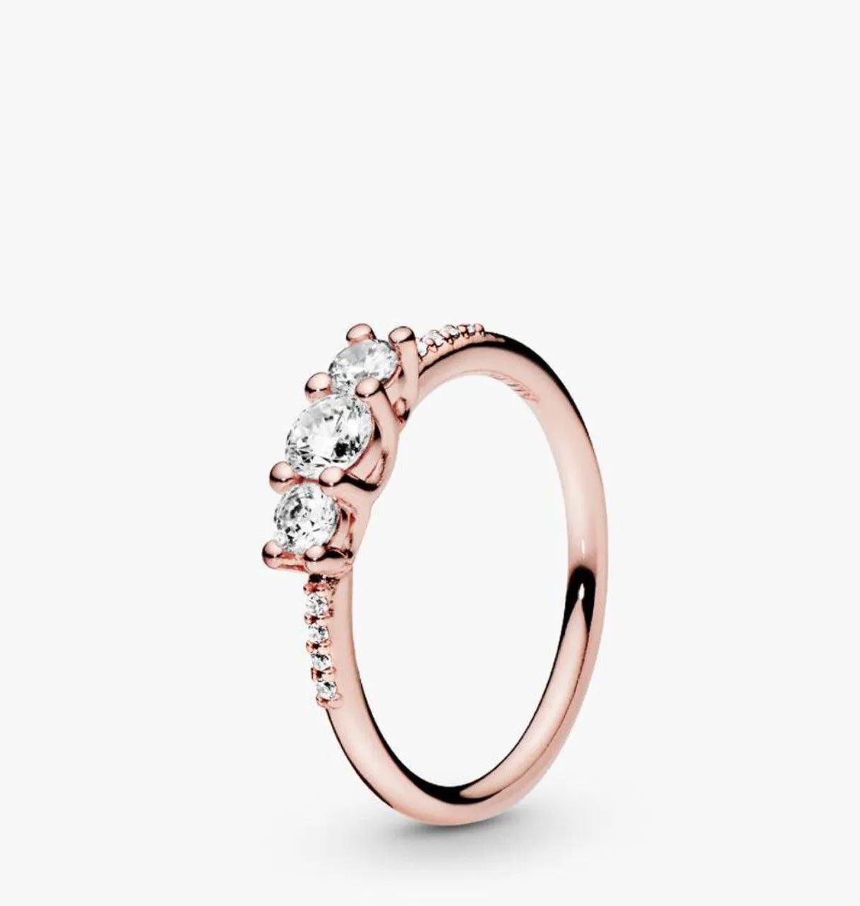 Anel Pandora Rosé com pedra.