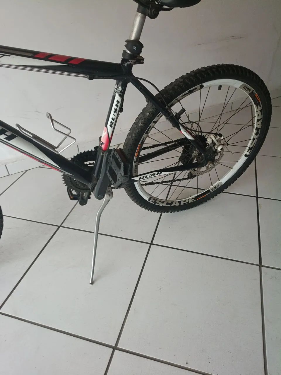 Bicicleta aro 26 com freio a disco e amortecedor 