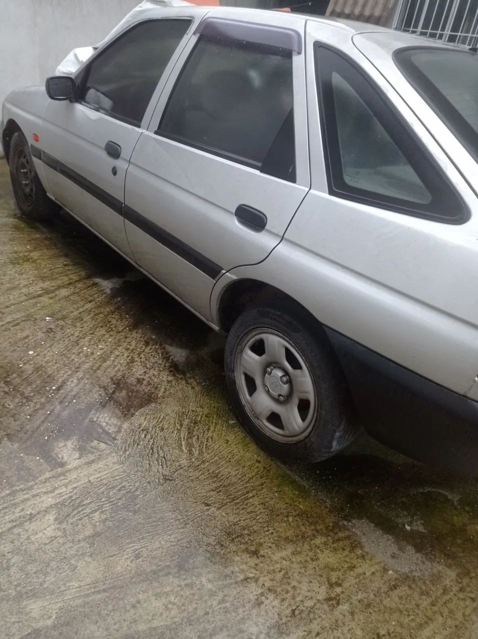 Ford Escort GL 1.6 MPI 2000