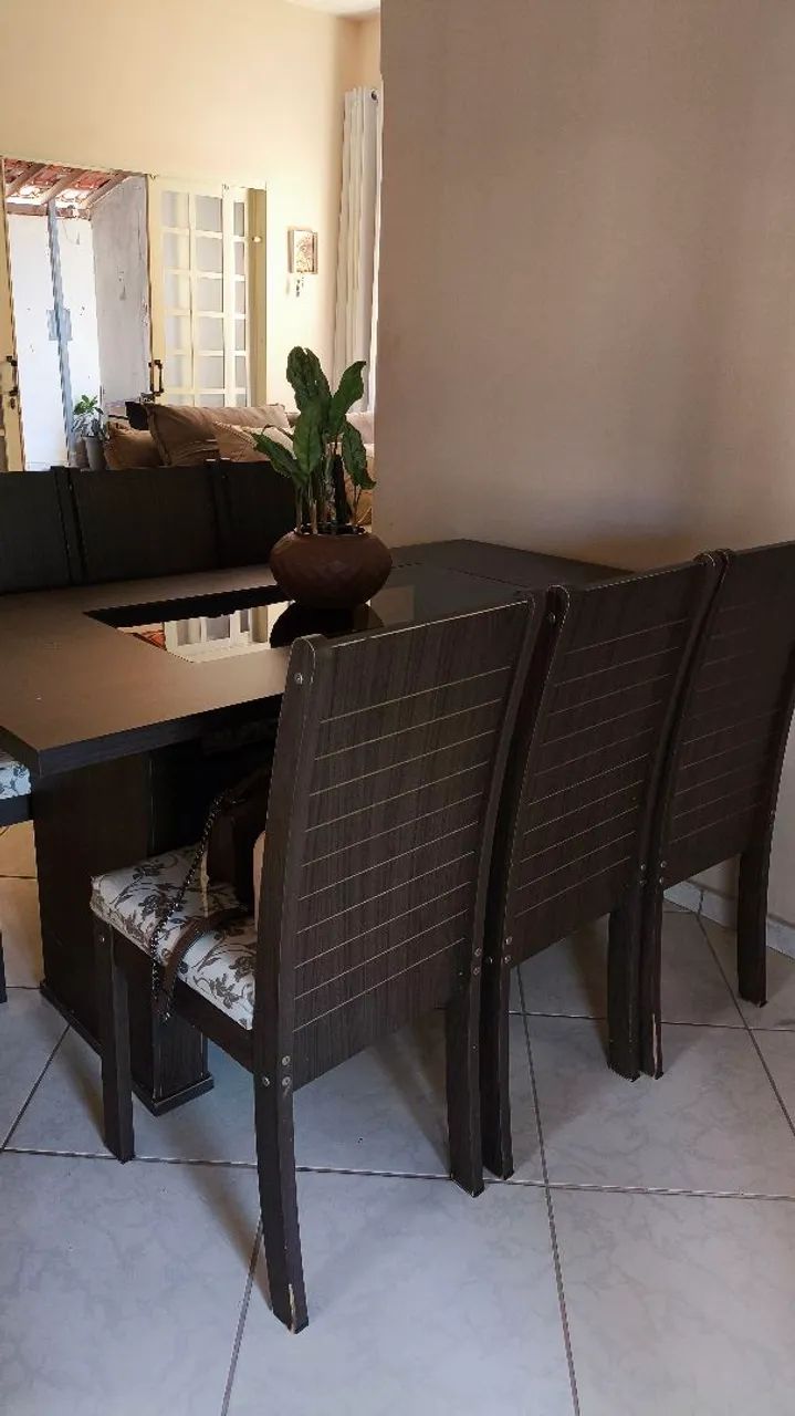 Mesa de jantar com 6 cadeiras 