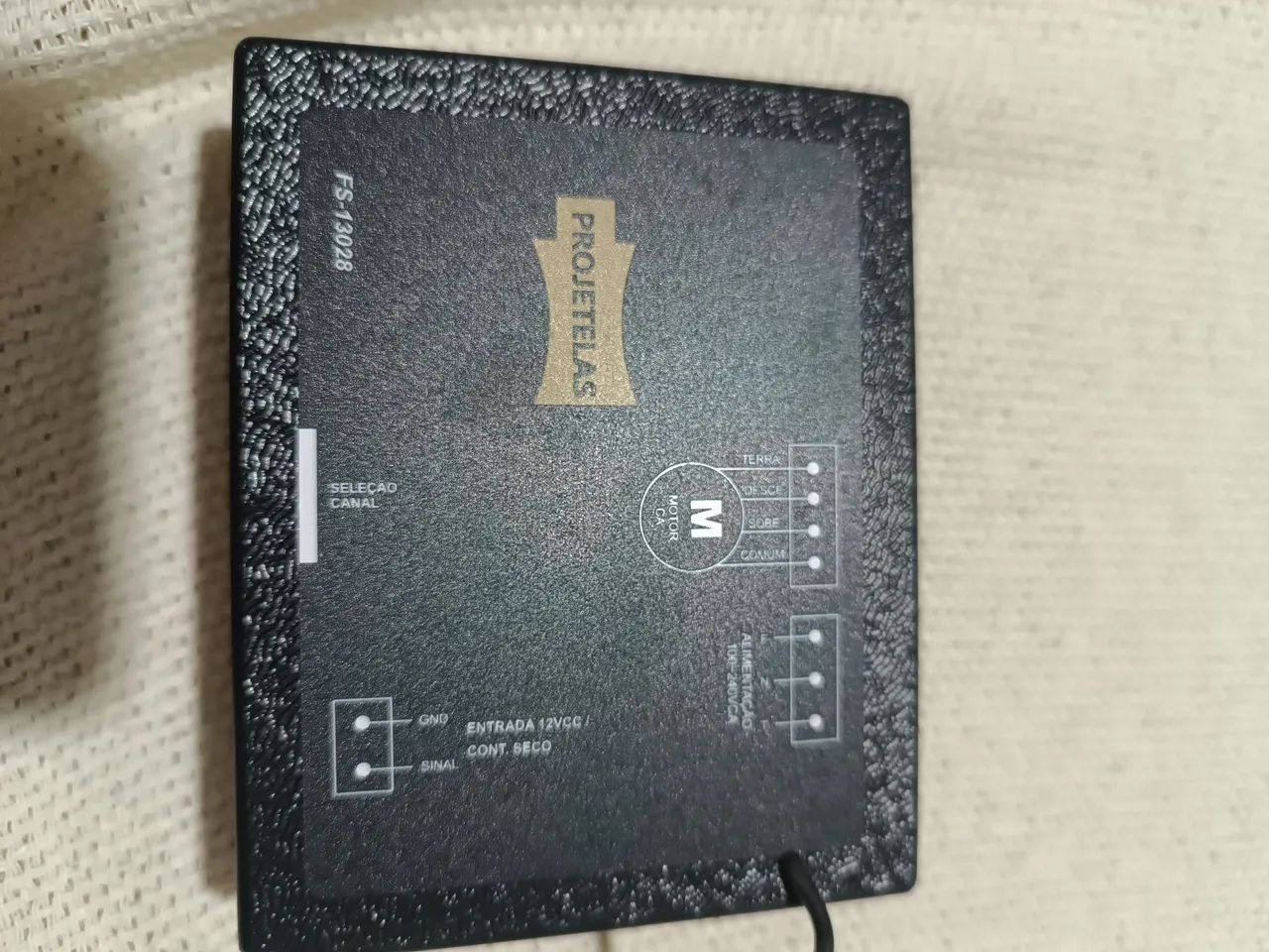 Controlador/ receptor para telas de projeção motorizada  Marca Projetelas FS -13028